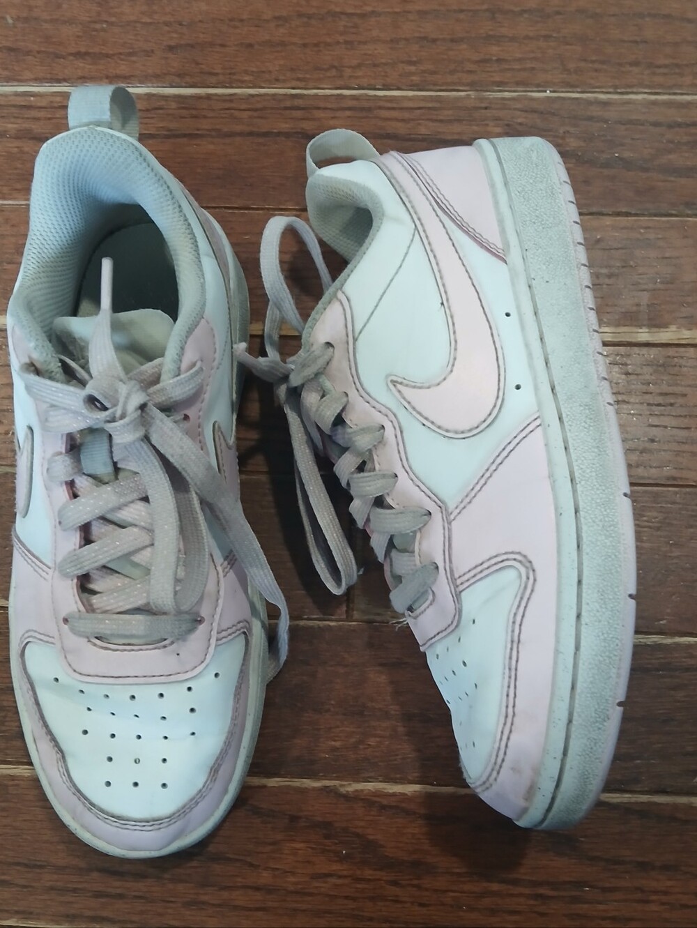 Nike Low-Top Sneakers in Light Pink and White Sz 4Y Back To School Girls
